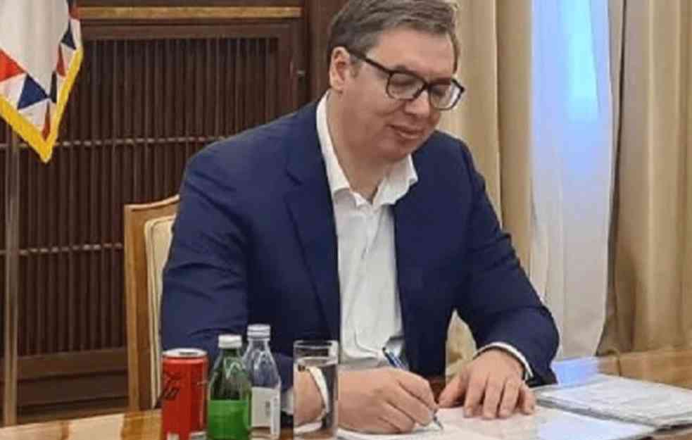 Vučić: Fudbaleri pokazali koliko srce imaju odlukom da novac poklone deci! A mogli su da ga potroše i u kafani