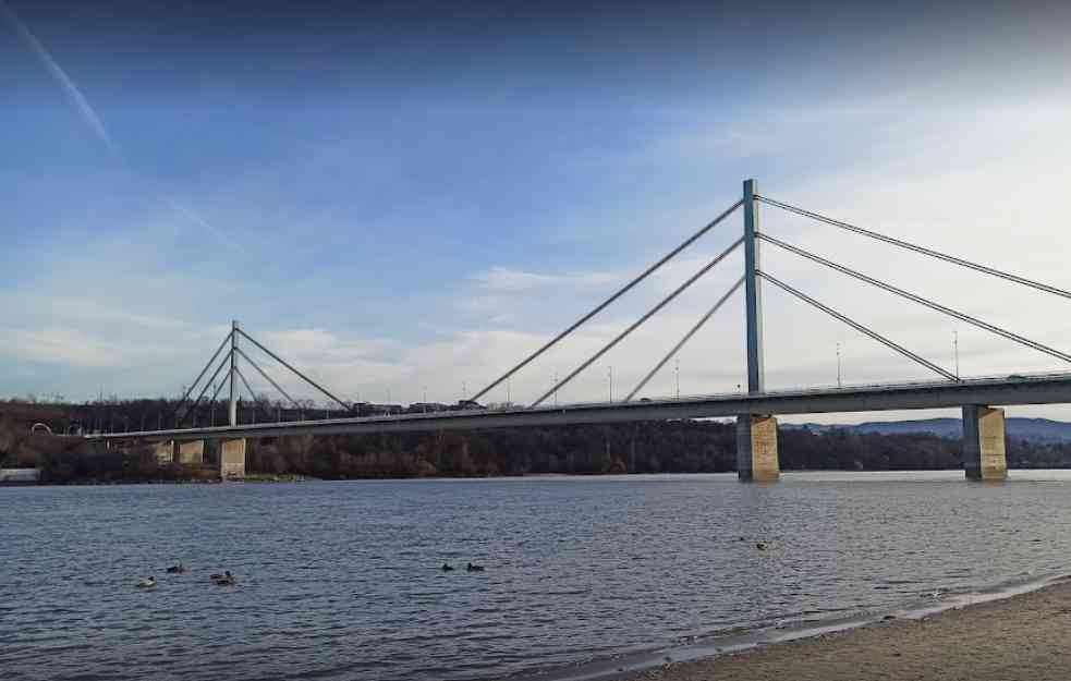 ŽENA PALA GLAVOM NA PESAK: Skok u smrt sa mosta u Novom Sadu