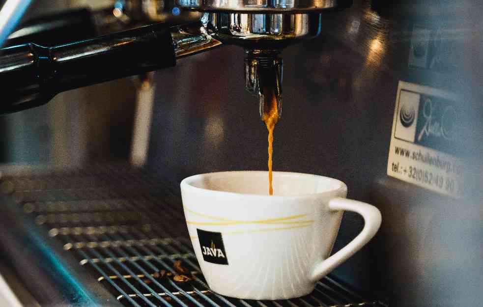 SMANJUJE RIZIK OD MOŽDANOG UDARA I DEMENCIJE: Evo koliko kafa dnevno treba da popijete