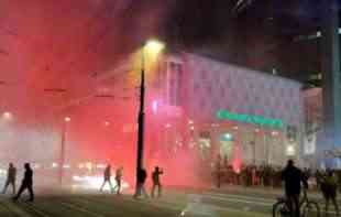 HAOS U <span style='color:red;'><b>ROTERDAM</b></span>U! Dve osobe ranjene u žestokom obračunu demonstranata i policije! (VIDEO) 