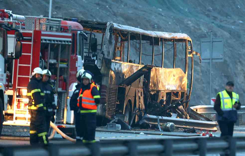 ŽIVI IZGORELI! U autobusu buktinji poginula i deca, među njima i braća blizanci