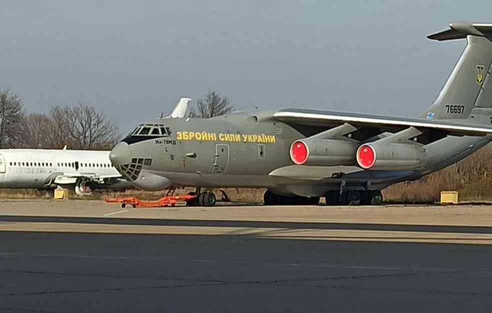 PRIMEĆEN MISTERIOZNI BORBENI AVION! Šta radi vojni ukrajinski avion na beogradskom aerodromu?!