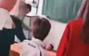 BRUTALNO IŽIVLJAVANJE! Stravičan snimak VRŠNJAČKOG NASILJA u Osnovnoj školi u Nevesinju! (VIDEO) 