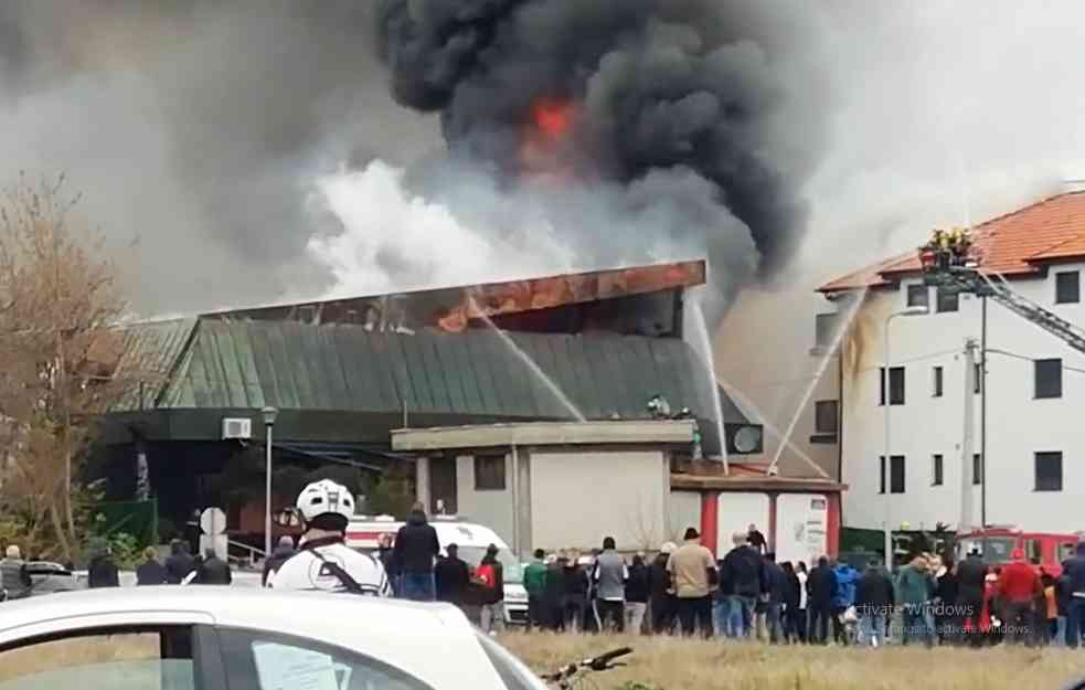 PANIKA U OBRENOVCU! BUKTI POŽAR U ROBNOJ KUĆI: Dve žene se vode kao nestale (VIDEO)