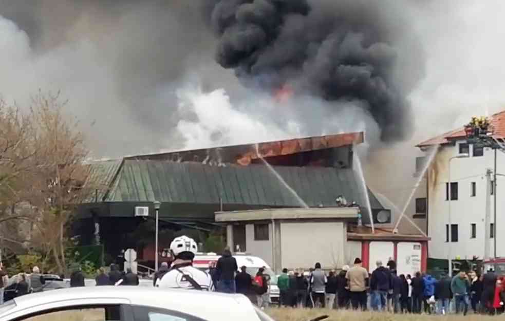 NOVI DETALJI VATRENOG UŽASA U OBRENOVCU: Gore okolni stanovi, čuju se DETONACIJE, vatrogasci na kiseoniku!