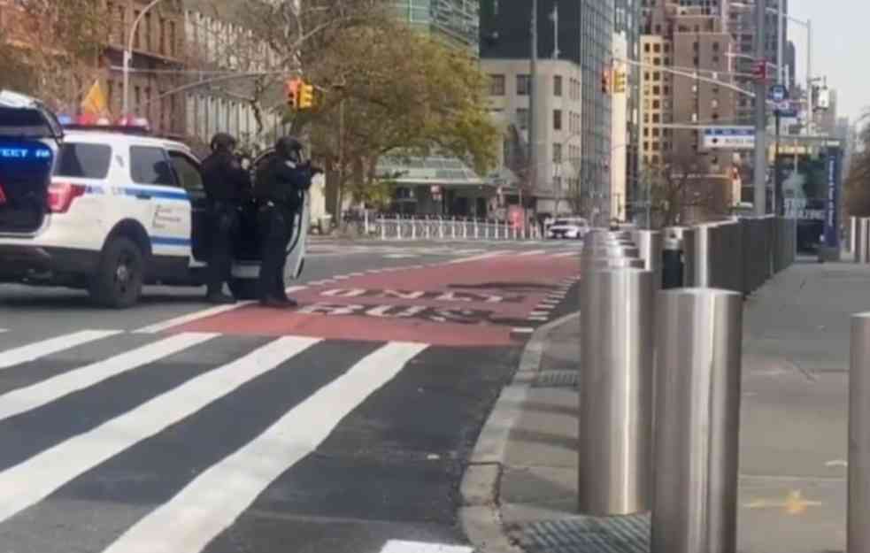 HAOS ISPRED ZGRADE UN U NJUJORKU: Policija opkolila naoružanog muškarca (VIDEO) 