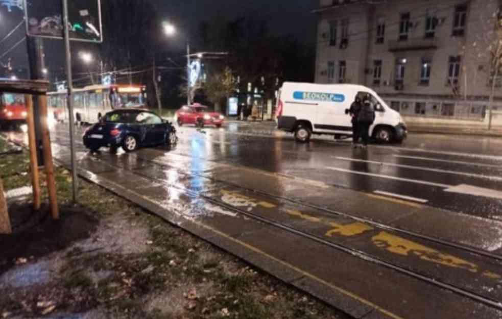 SUDAR KOD HRAMA SVETOG SAVE, STOJE TRAMVAJI: Ima povređenih, vozači, oprez zbog kiše!
