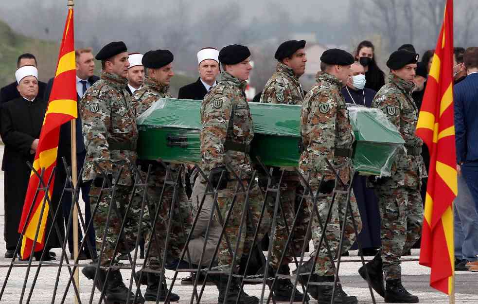 POTRESNO! SLETELI AVIONI SA TELIMA STRADALIH! Cveće, sveće, građani odaju počast