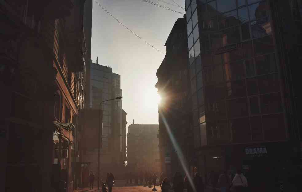 ZUBATO SUNCE ZA POČETAK VIKENDA! Slede kiša i sneg