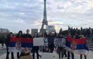 SRBIJA NIJE NA PRODAJU! Protesti podrške u PARIZU, BERLINU i ispred zgrade UN u NJUJORKU! (FOTO) 