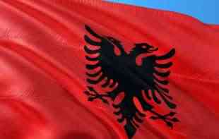 ALBANCI PONOVO PROVOCIRAJU! Zastave Albanije i UČK postavljene u severnoj Kosovskoj Mitrovici