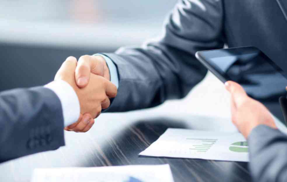 BANKE TRLJAJU RUKE! Dnevno im ostavljamo 200.000 dinara