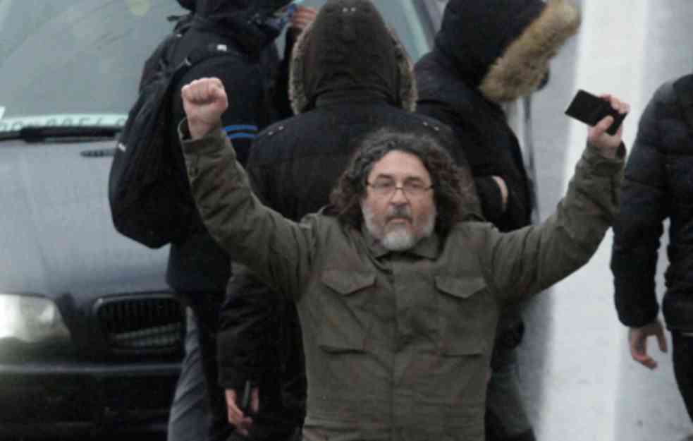 INCIDENTI, ŠAMARI I PSOVKE PRED KRAJ PROTESTA: Nervozni vozači se sukobili sa demonstrantima