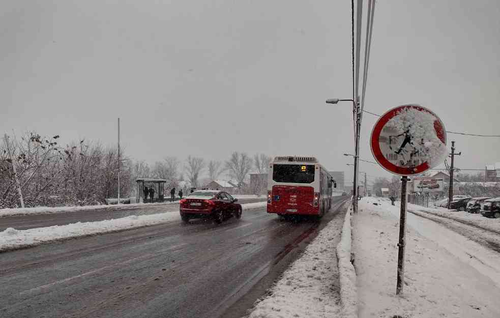 VOZAČI I PEŠACI OPREZ! Službe su na terenu, ali ima neočišćenih deonica, ovo je spisak