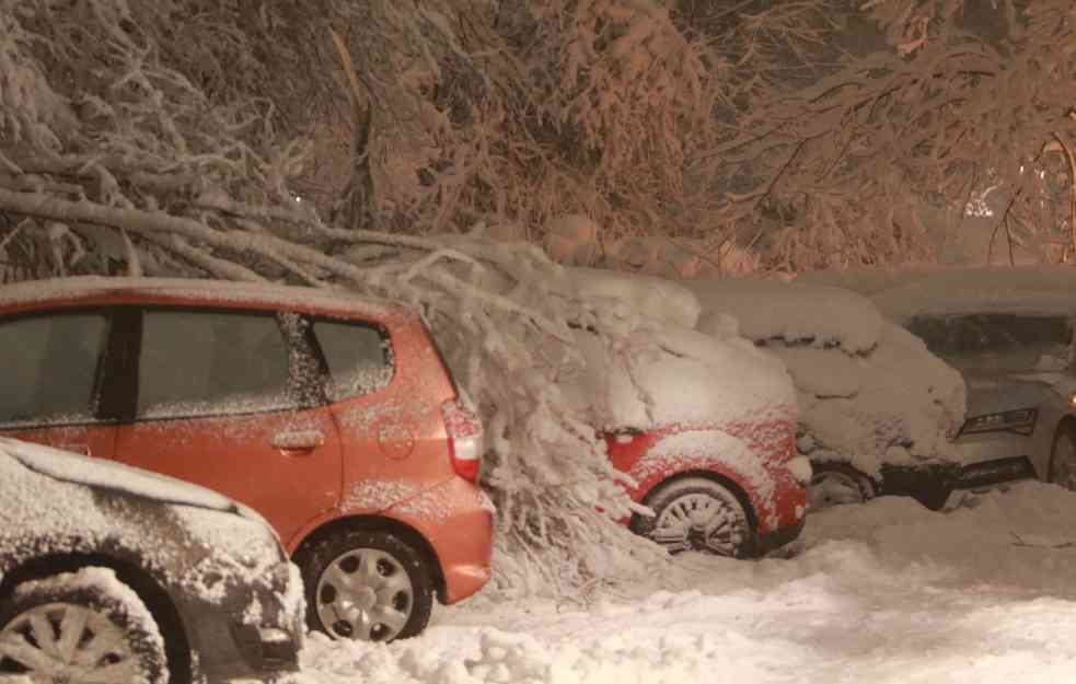 ZAGLAVIO VAM SE AUTO U SNEGU! Ovo su trik saveti pomoću kojih ćete prevariti gomile oko točkova