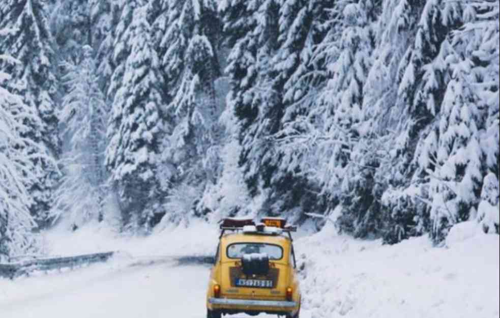 AVANTURA KOJA VRAĆA OSMEH NA LICE! Kako se hrabri Fića iz Srbije kroz sneg probio do Jahorine (FOTO)