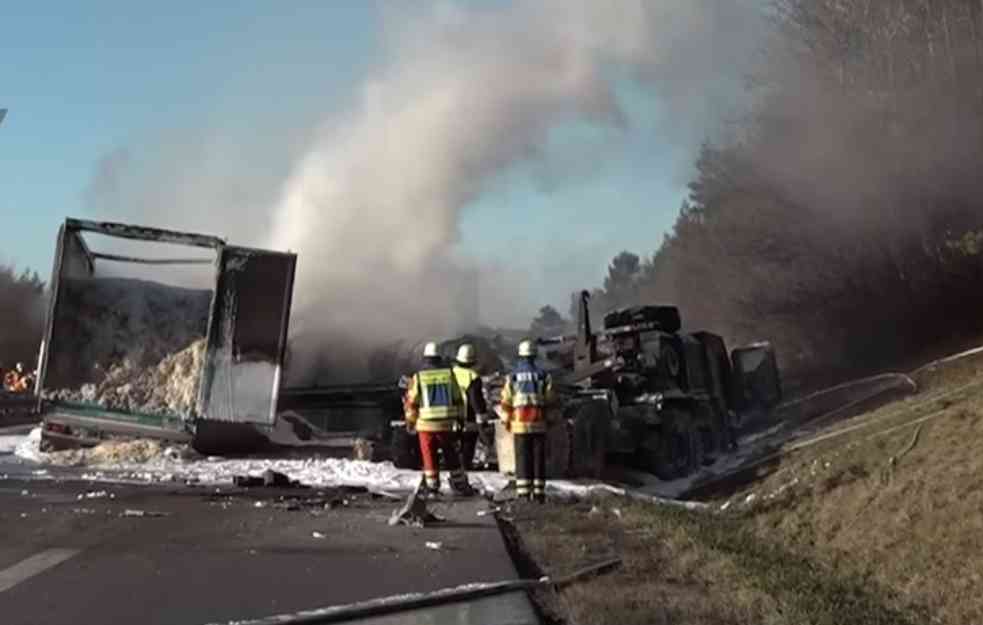 ŠLEPER ODVALIO KONVOJ AMERIČKE VOJSKE: Ima povređenih, kuljao otrovni gas (VIDEO)