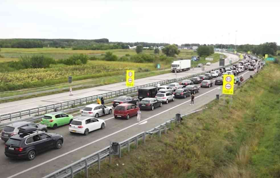 NAORUŽAJTE SE STRPLJENJEM: Kilometarske kolone na prelazima sa Mađarskom, evo koliko se čeka