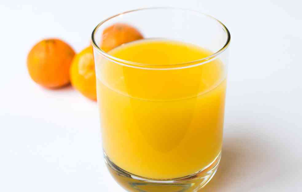 DOMAĆI PROVERENI RECEPT! Napravite lako sok od mandarina i, osim osveženja, dobijete i...