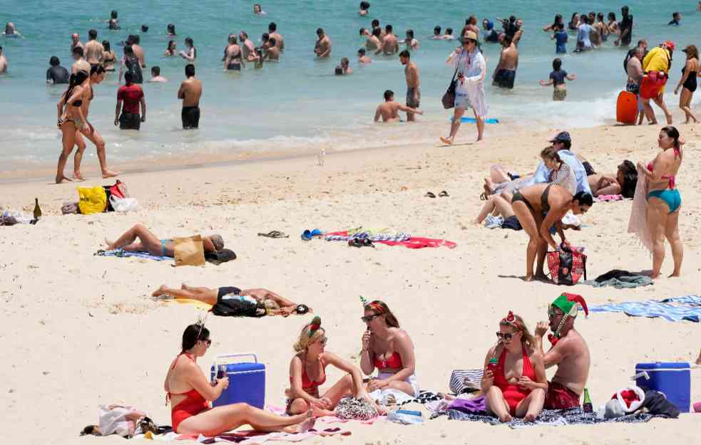 MORE, PLAŽA, MA LUDILO! U Sidneju se Božić slavi OVAKO: Svi gledaju samo u njih (FOTO)