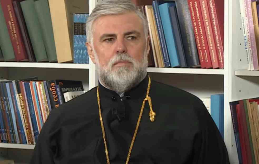 VLADIKA GRIGORIJE: Neka vas obasja svetlost i ozari radost praznika (VIDEO)