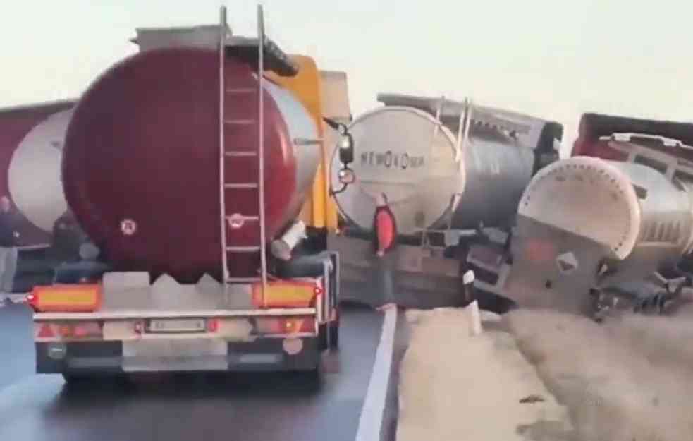 CISTERNE NAPRAVILE DAR MAR NA PUTU! Sudarile se ČETIRI cisterne, dve izletele, saobraćaj obustavljen (VIDEO)