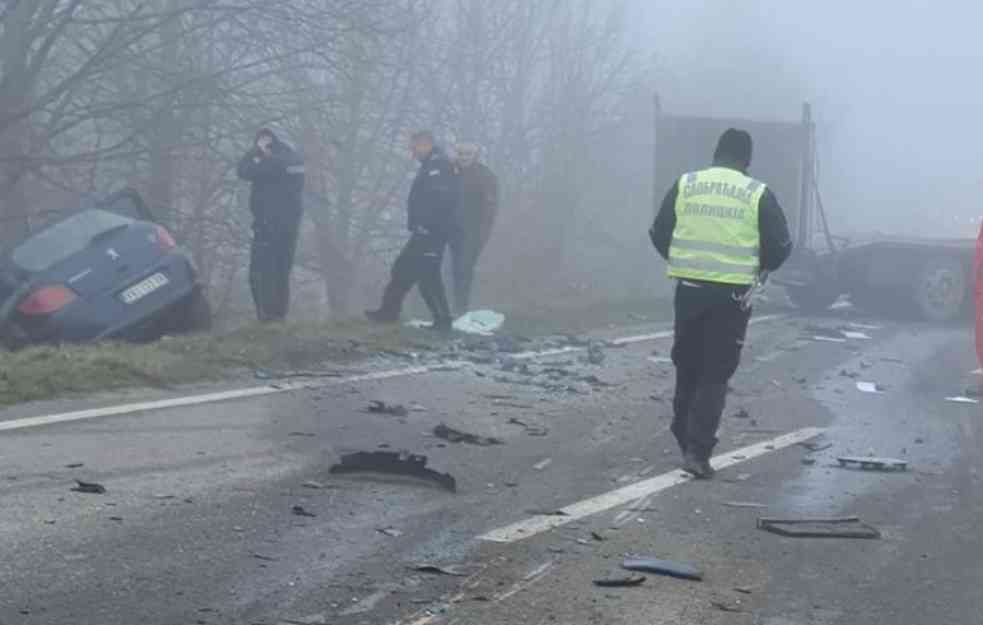 PONOVO TRAGEDIJA NA SRPSKIM PUTEVIMA! Troje mladih poginulo kod Valjeva (FOTO)