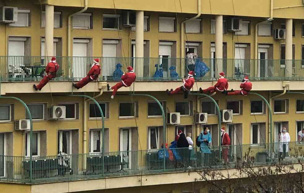 ČAROBAN PRIZOR U TIRŠOVOJ! Deda Mrazovi se spustili sa krova i OBRADOVALI MALIŠANE (FOTO+VIDEO) 