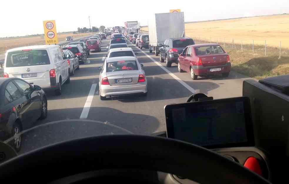 VAŽNA PORUKA VOZAČIMA: Pazite se gužvi da ne dočekate Novu godinu u automobilu