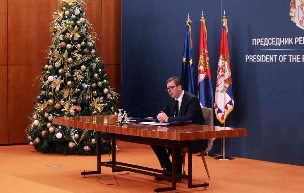 VUČIĆ ČESTITAO: Zajedno za nove snove u 2022. Srećna Nova godina! (VIDEO)