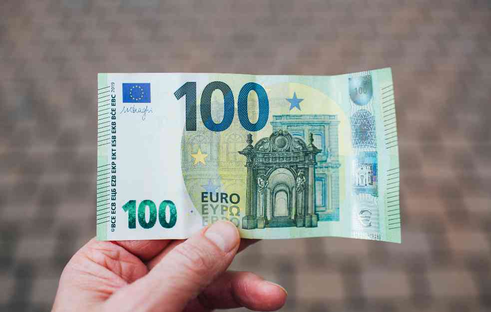 STIŽE ZELEMBAĆ OD DRŽAVE: Evo kada počinje prijava za novih 100 evra 