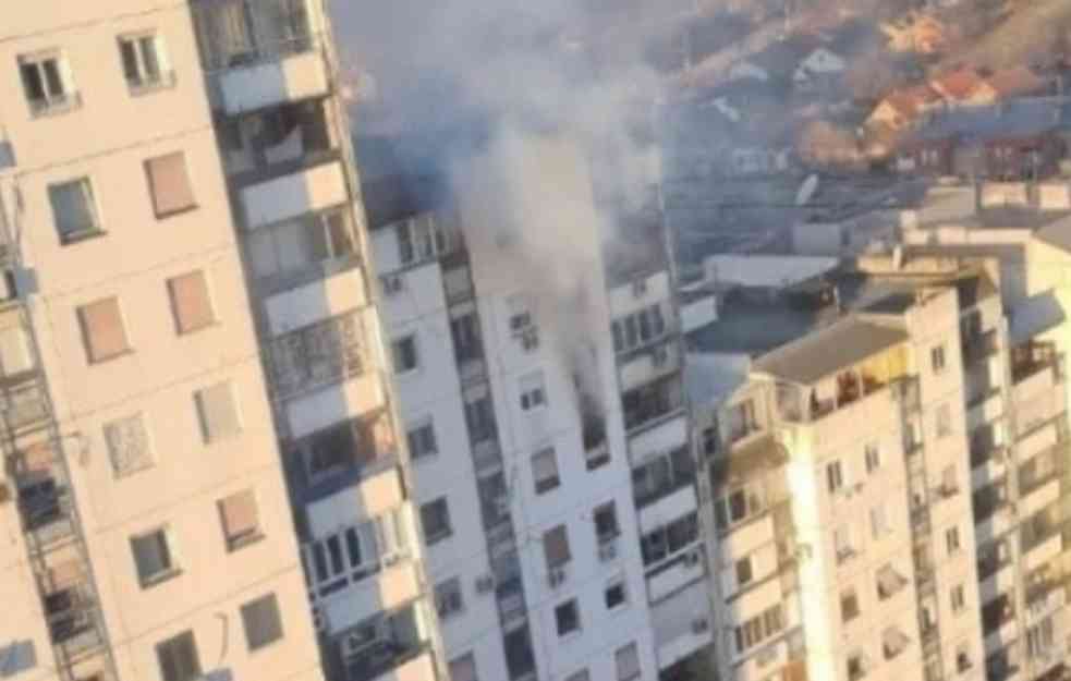 POŽAR NA 11. SPRATU: Gori u novobeogradskom soliteru, vatrogasci na terenu (FOTO)