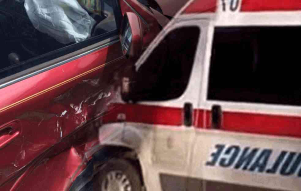 STRAVIČAN UDES NA AUTO-PUTU: Dvoje TEŠKO POVREĐENO u sudaru vozila Hitne pomoći i automobila