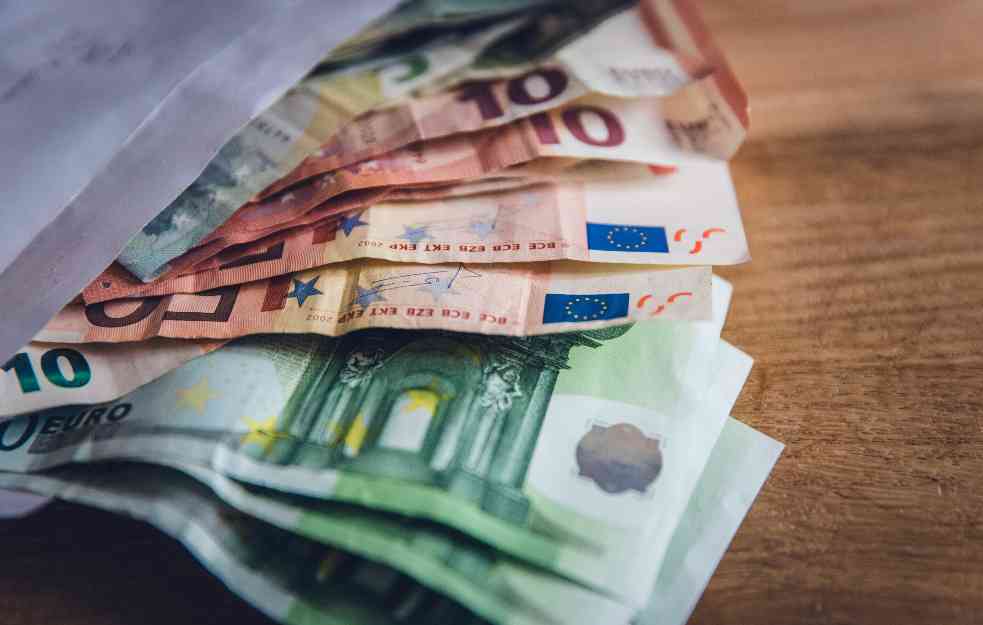 STIŽE ŠUŠKA: Evo kog datuma leže novih 100 evra od države