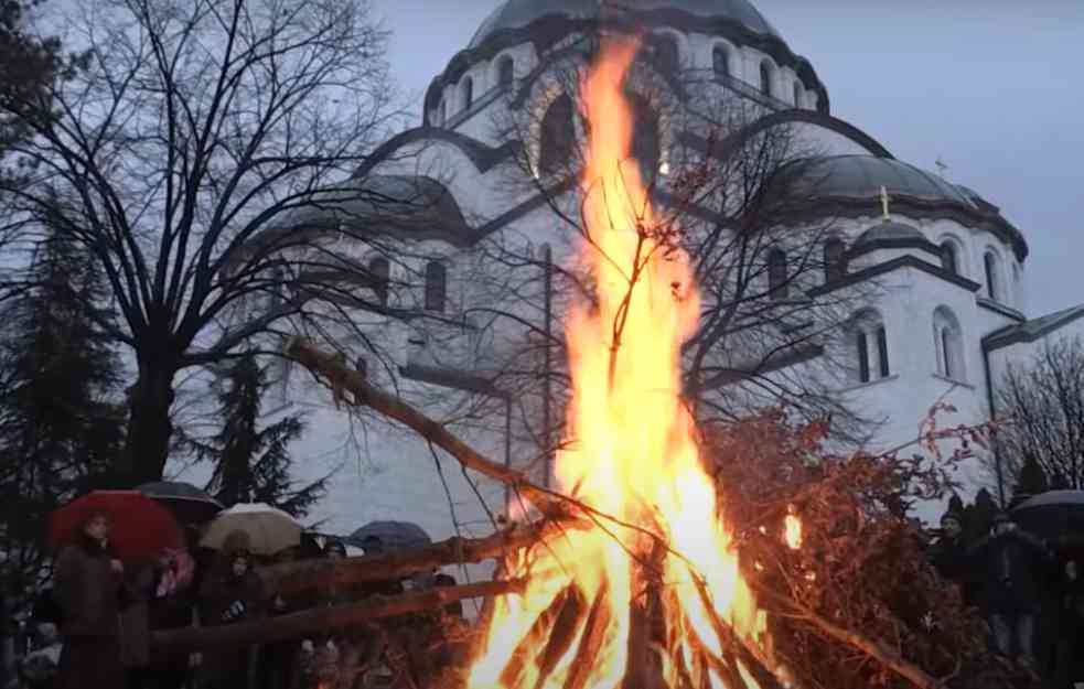 KOLIKO MESTA, TOLIKO OBIČAJA: Evo zašto se u nekim krajevima Srbije badnjak maže medom