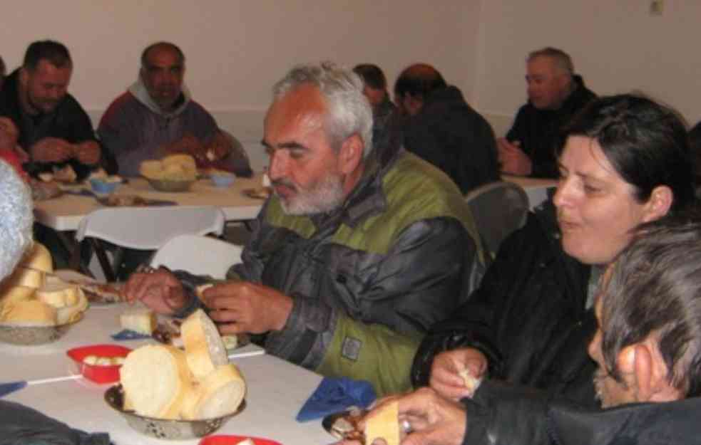 “GLAS” U CRKVENOM UTOČIŠTU ZA GLADNE Sve je više dece, a za nas HILJADU ovo je JEDINI dnevni OBROK (FOTO)