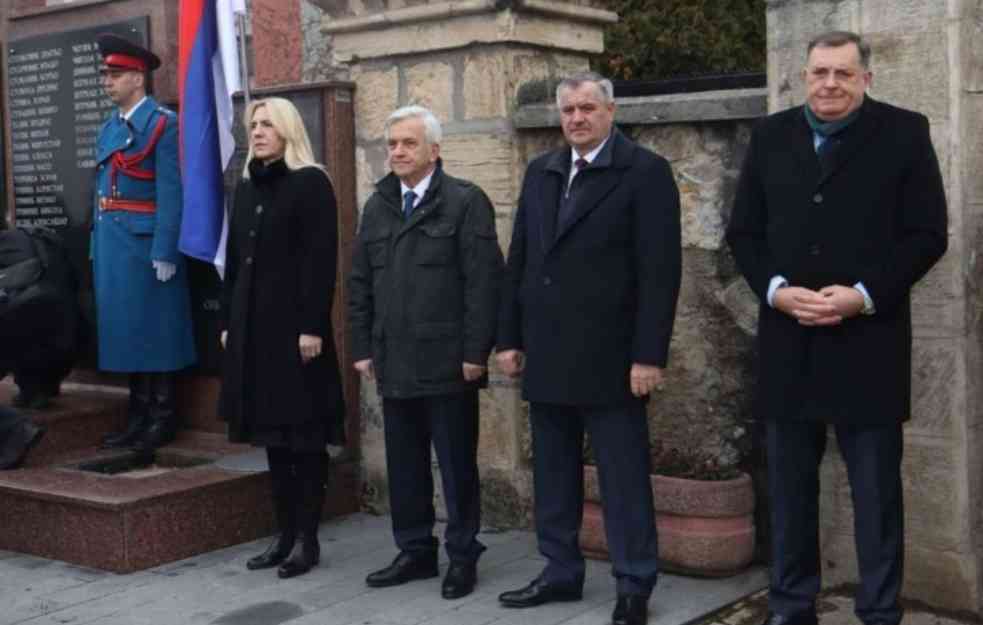 REPUBLIKA SRPSKA SLAVI SVOJ DAN: Počelo obeležavanje 30. godišnjice: Imamo viziju svog postojanja (FOTO)