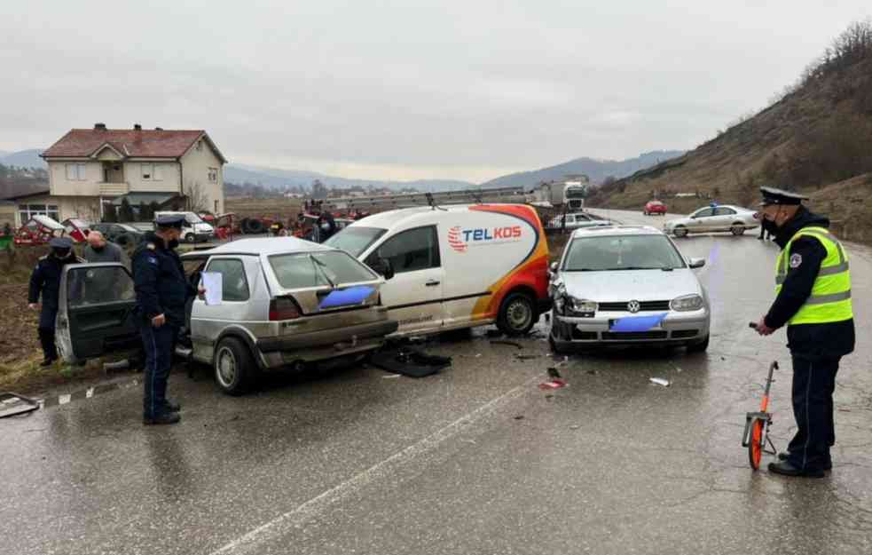 TEŠKA SAOBRAĆAJNA NESREĆA! Dvoje poginulo, devetoro povređeno (FOTO)