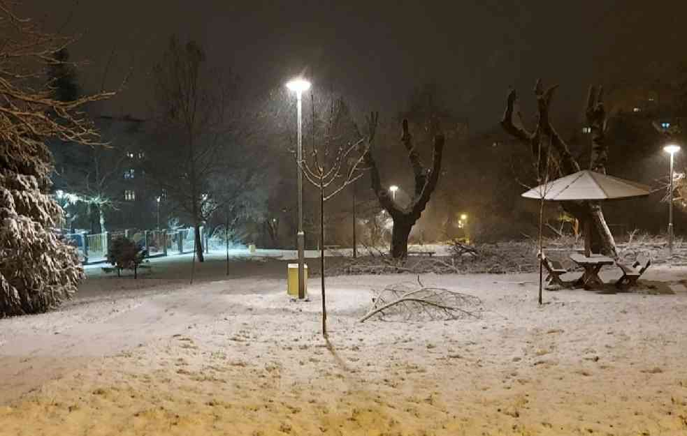 VEJE U CELOJ SRBIJI: Temperatura se zakucala u minus, upozorenje na LEDENU KIŠU i povećanje snežnog pokrivača do 30 cm