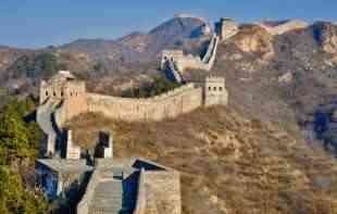 UZNEMIRUJUĆI SNIMCI VELIKOG POTRESA: Misteriozni <span style='color:red;'><b>bljesak</b></span> nakon kog se srušio deo Kineskog zida (VIDEO)