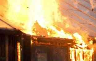 POVREĐENA ŽENA I TROJE DECE! Požar u Kragujevcu, GORI porodična kuća