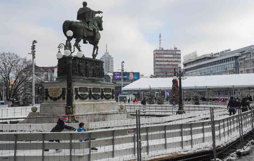 NAPUSTIO SRBIJU pre 17 godina, a sada primećuje nešto čudno u Srbiji: Kukaju na sve strane, a svi imaju iPhone, puše paklu dnevno...(FOTO)