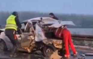 DOKTORKA HEROJ DANA! Ušla u GEPEK SMRSKANOG automobila na <span style='color:red;'><b>Pupin</b></span>ovom mostu da POMOGNE POVREĐENIMA! (VIDEO)