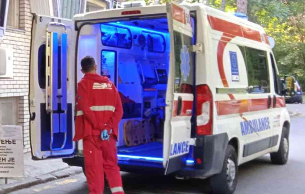 IZBODEN MLADIĆ (20) NA ZVEZDARI: Tri uboda po telu, prevezen u bolnicu