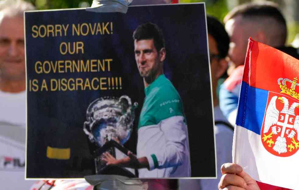 ZBOG OVE IZJAVE I DOKAZA MORAJU DA GA PUSTE! Bivši direktor AO tvrdi: Novak nije antivakser, vakciniše svoju decu! (FOTO)