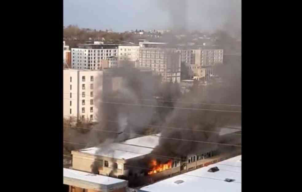 GORI IMT! Požar u fabrici na Novom Beogradu (VIDEO)