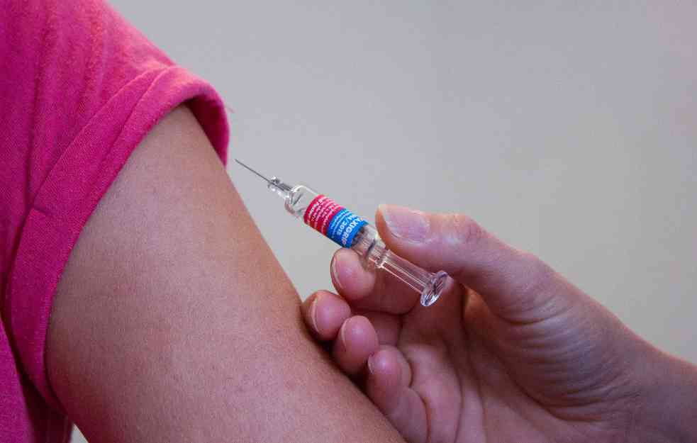 BOLJE SPREČITI NEGO LEČITI: Vakcinacija devojčica i dečaka protiv humanog papiloma virusa o trošku RFZO
