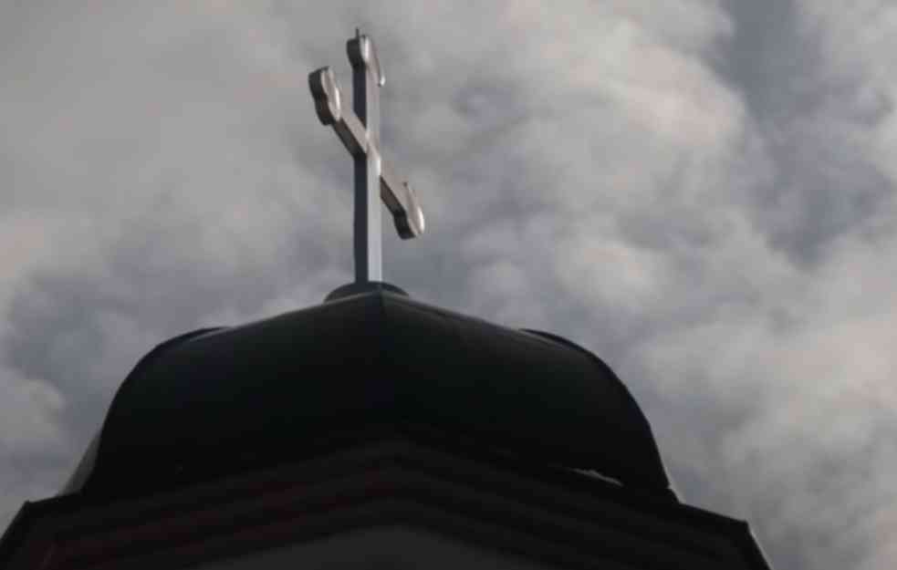 OSKRNAVLJEN HRAM VAZNESENJA GOSPODNJEG: Sramni ćirilični grafit osvanuo na crkvi u Podgorici