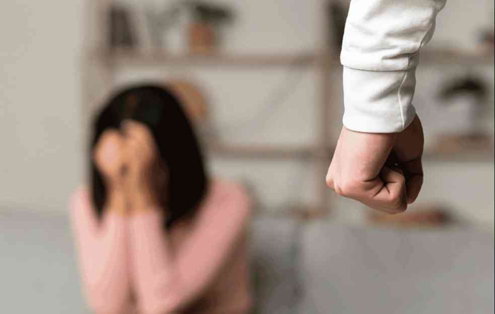 PIJANI MONSTRUM PRSTIMA OSLEPEO SUPRUGU! Evo koliku je kaznu dobio za stravičan zločin