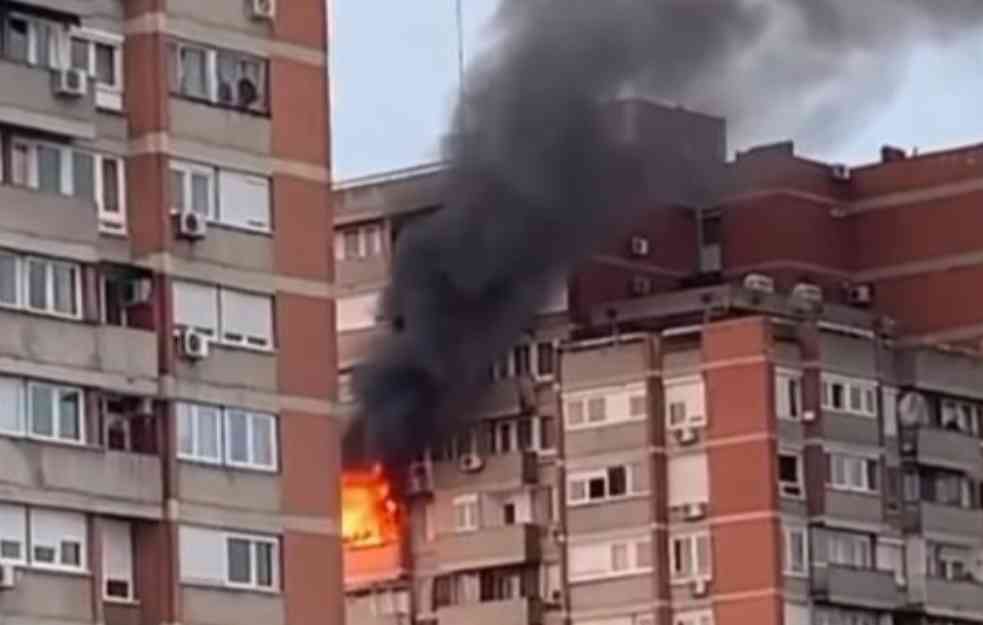 GORI STAN NA NOVOM BEOGRADU! Jeziv požar, plamen izbija kroz prozore (VIDEO) 